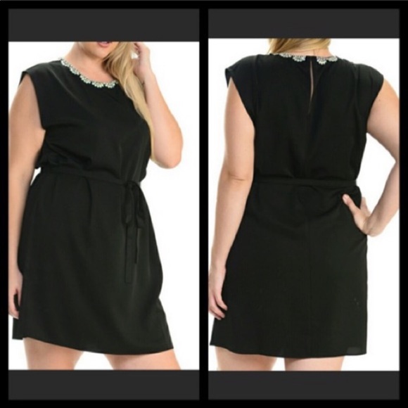 ⭐️ Gorgeous Plus Size Black Dress with jewels! ⭐️ - Picture 2 of 5